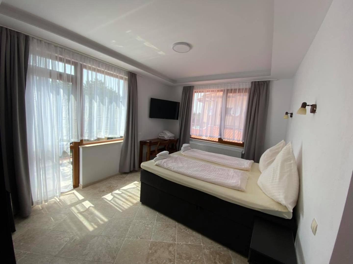 D Villa Mineralni Bani Bagian luar foto