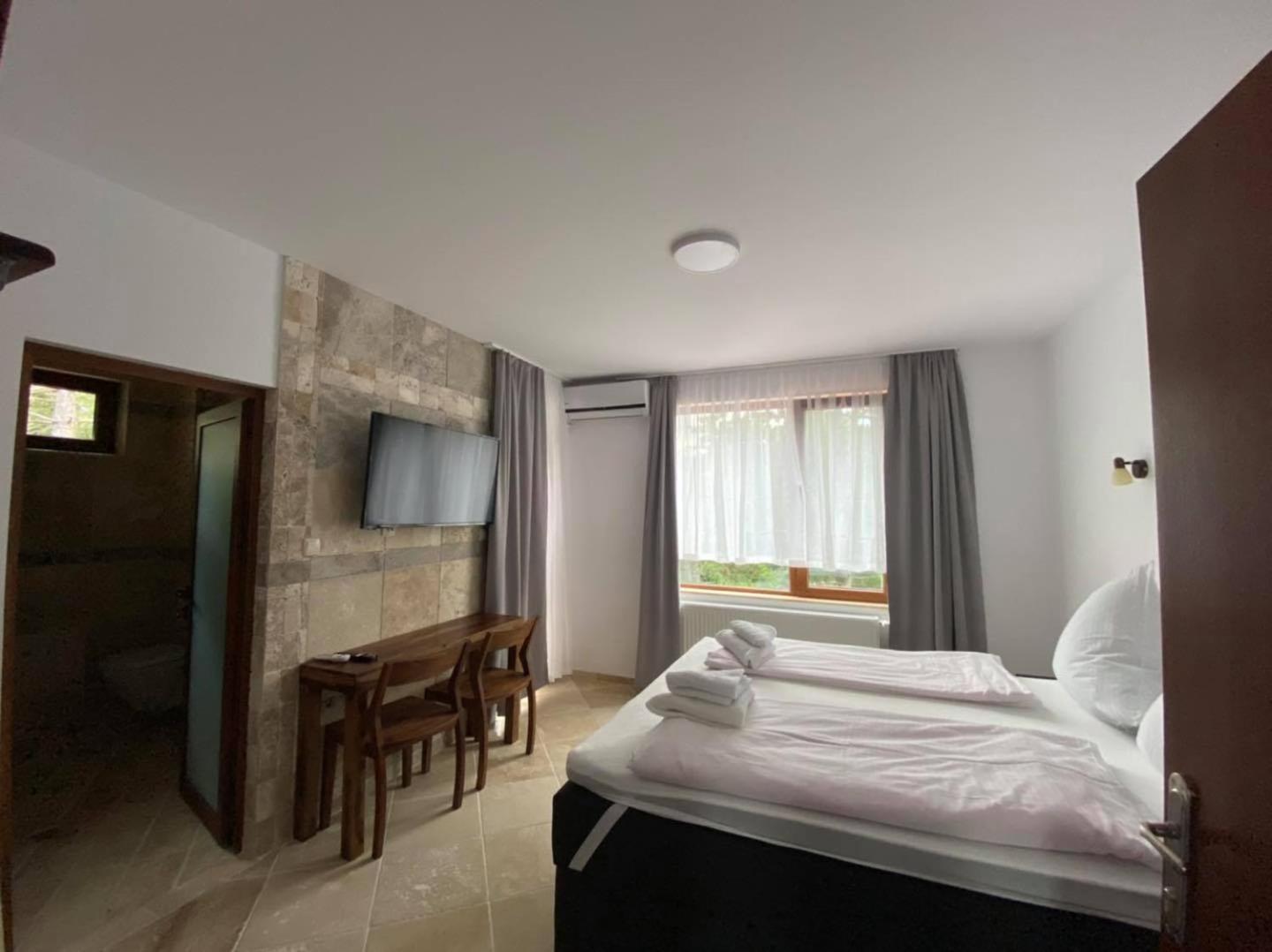 D Villa Mineralni Bani Bagian luar foto